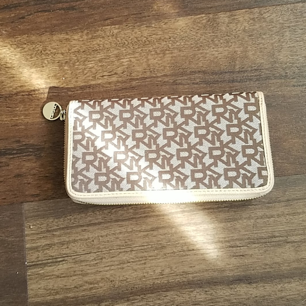 DKNY wristlet - Picture 2 of 4